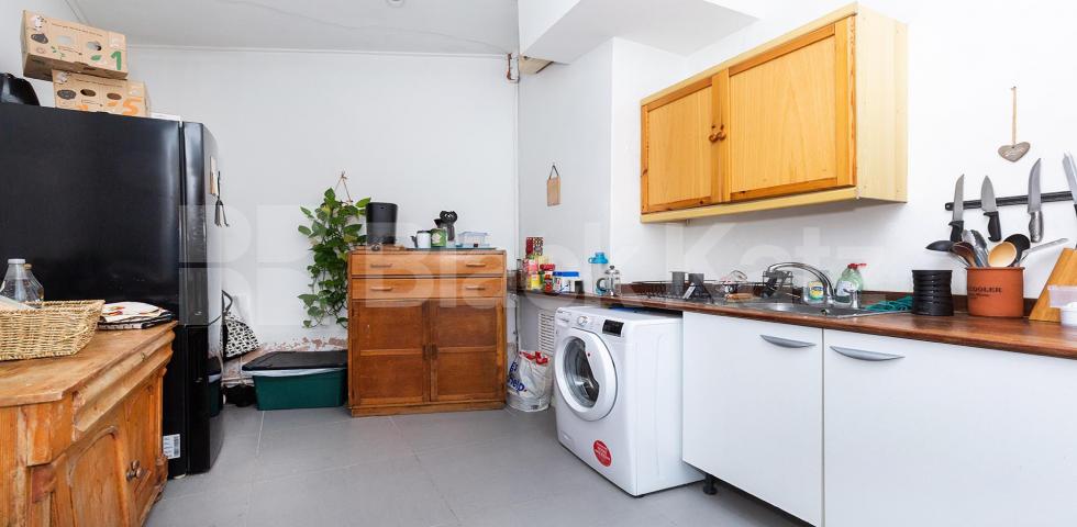 			3 Bedroom, 1 bath, 1 reception House			 Newington Green Road, CANONBURY-ISLINGTON